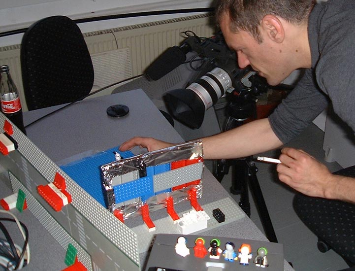 minifig_preparing.jpg