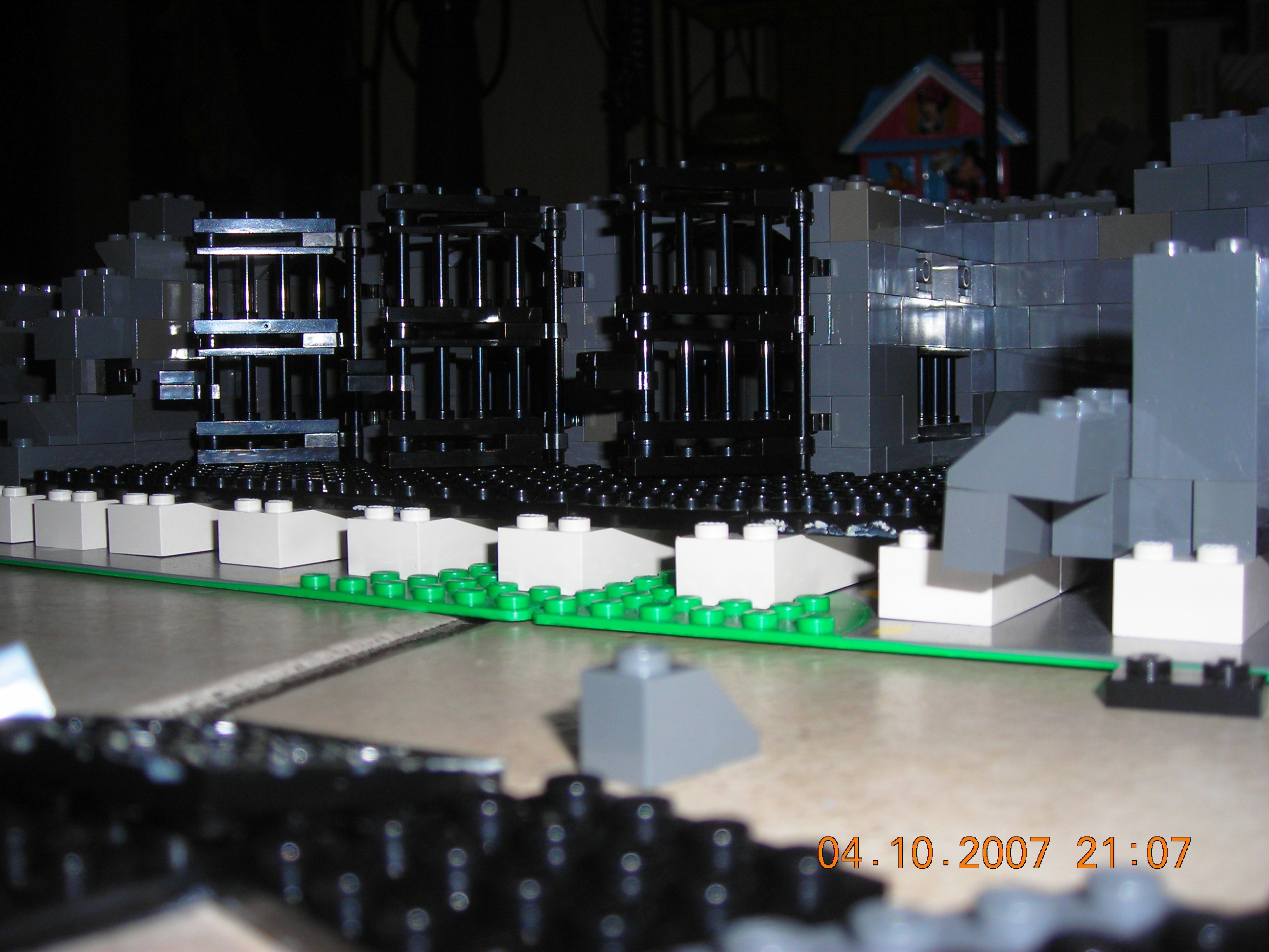grey_castle_construction_013.jpg
