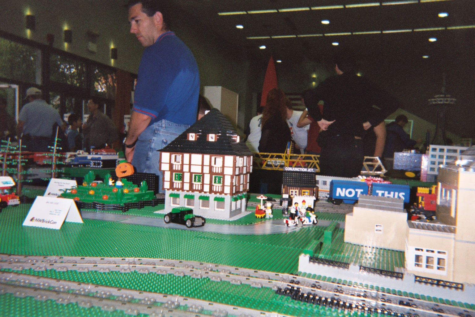 brickcon_2003_sat_04oct_018_15a.jpg