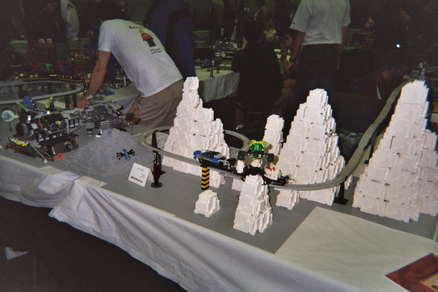 brickcon_2003_sat_04oct_026_23a.jpg