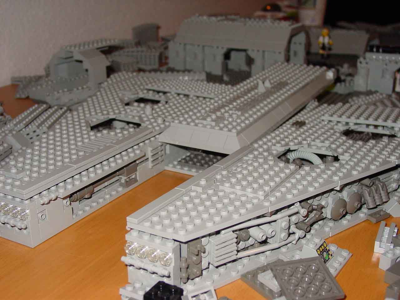 millenniumfalcon1.jpg