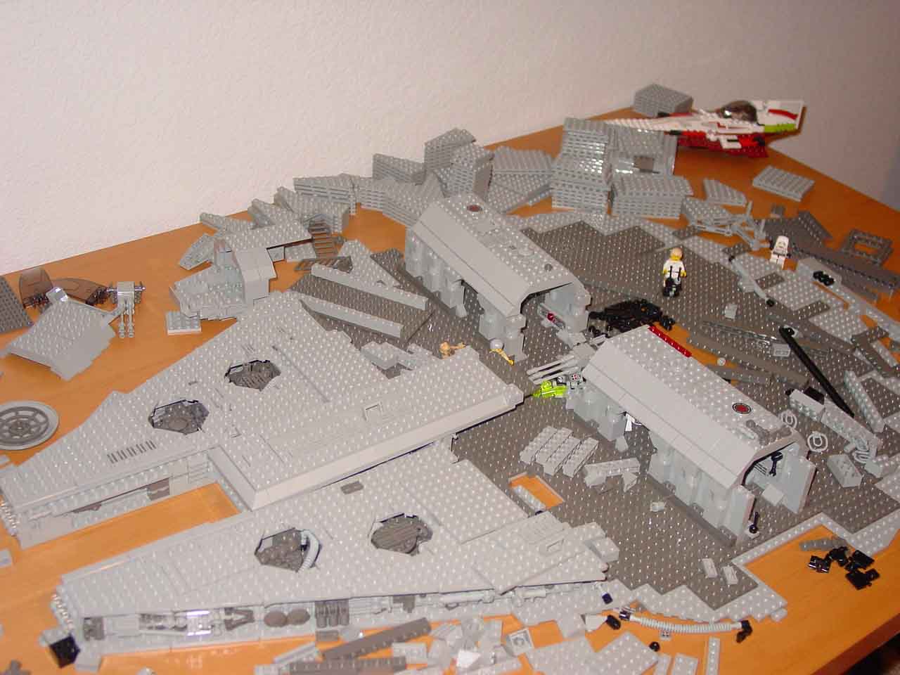 millenniumfalcon12.jpg