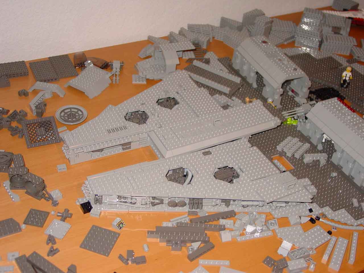 millenniumfalcon13.jpg
