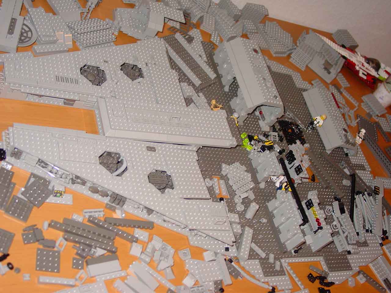 millenniumfalcon2.jpg