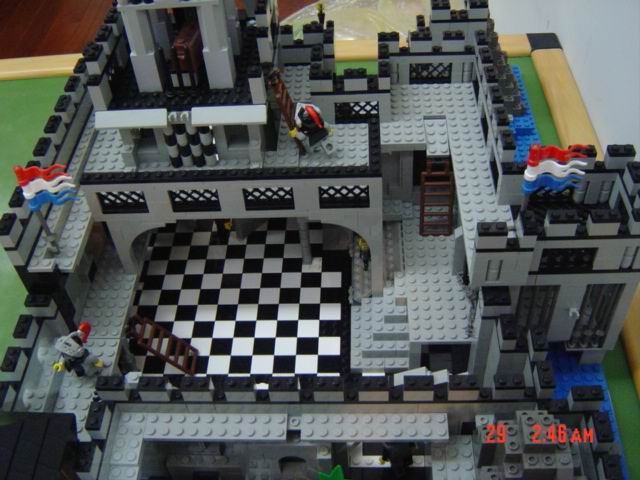 castle_01_front_inside_02.jpg