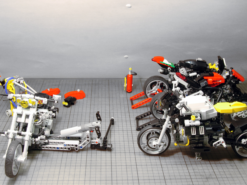legomotorbike-garage-01.jpg