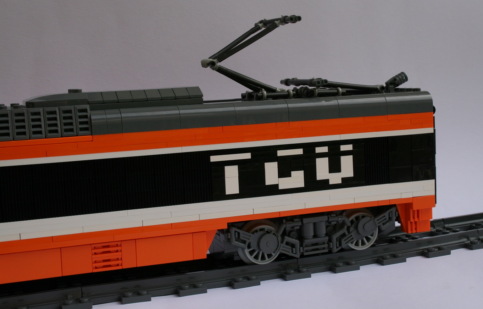 tgv-engine-004.jpg