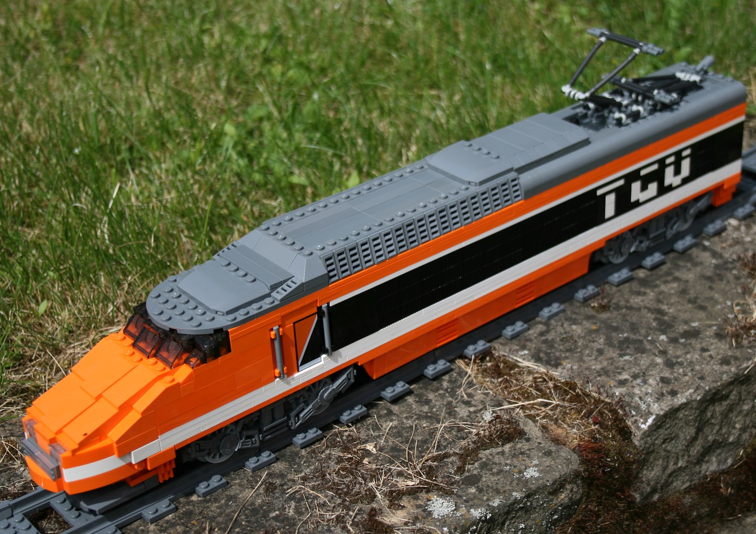 tgv-engine-013.jpg