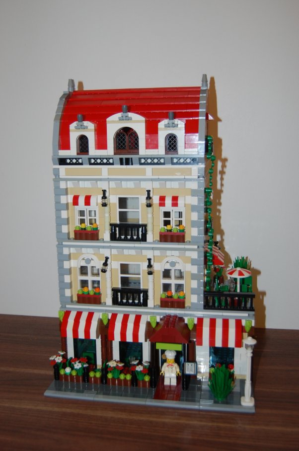 moc_parisian_restaurant_pic01.jpg