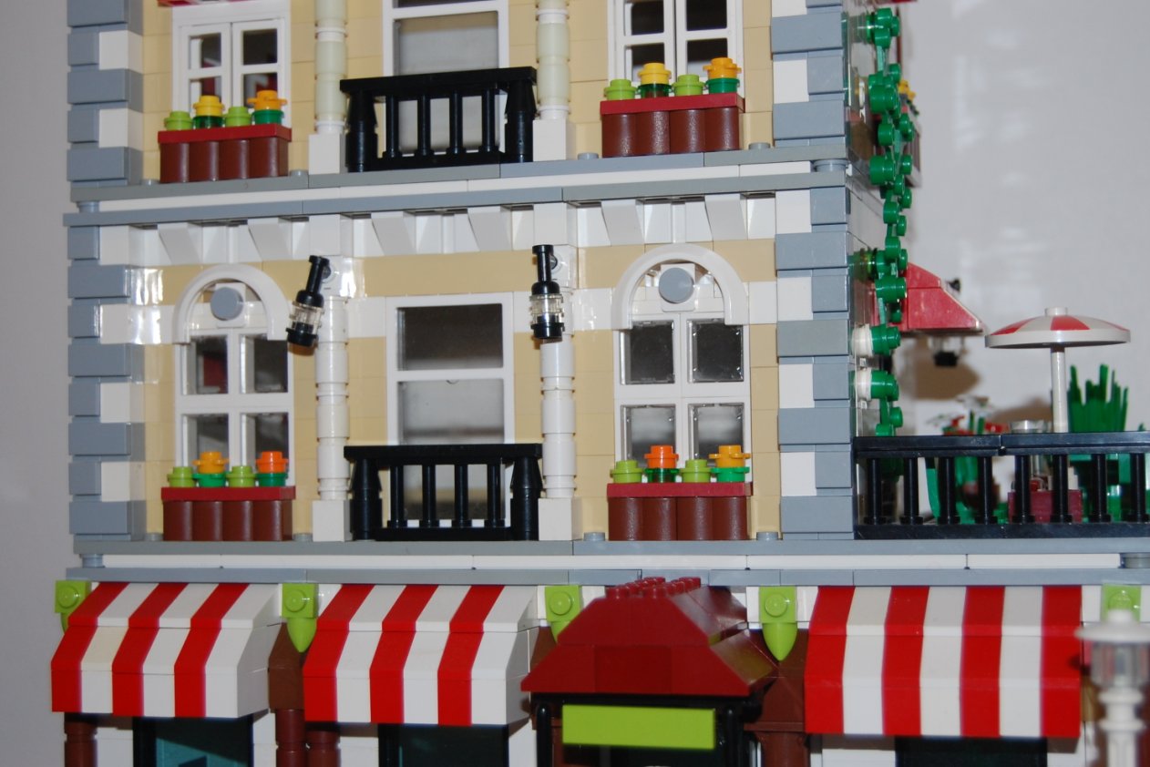 moc_parisian_restaurant_pic06.jpg