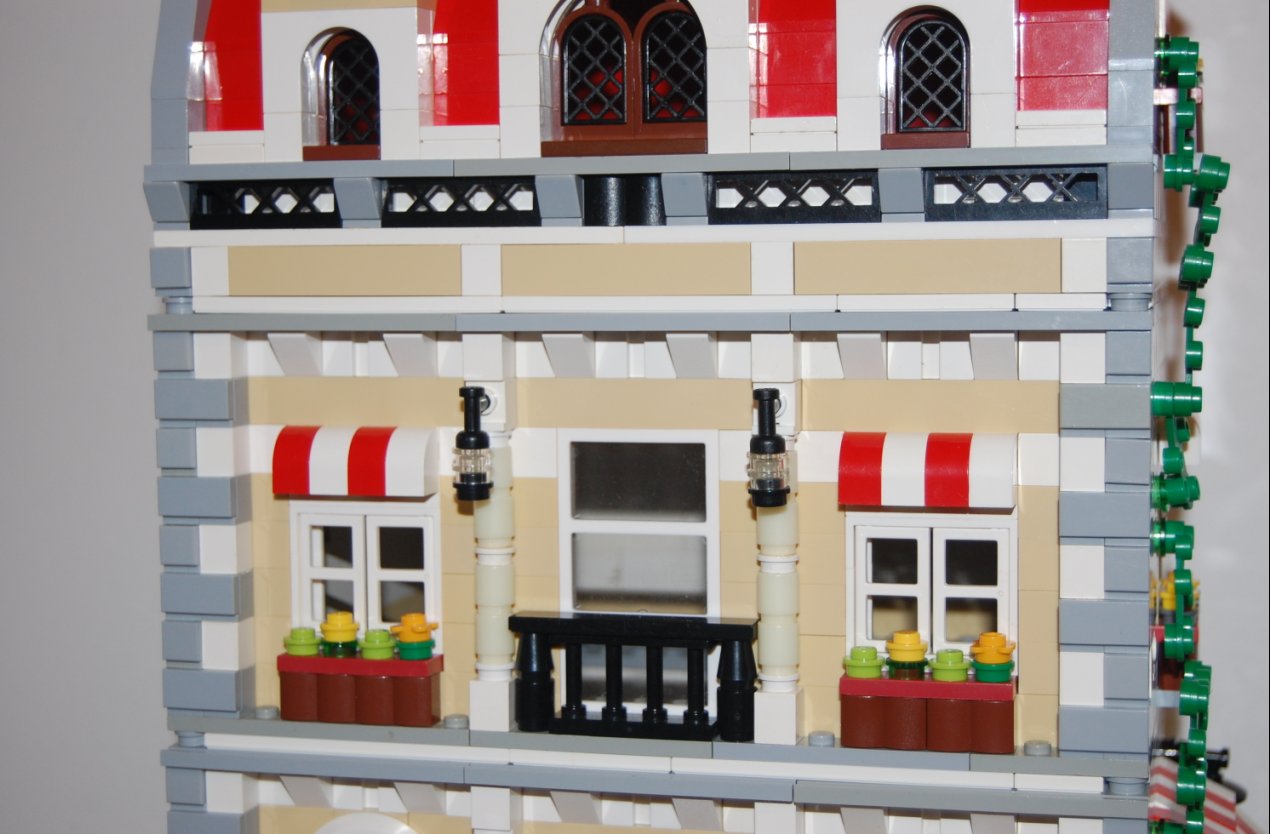 moc_parisian_restaurant_pic07.jpg