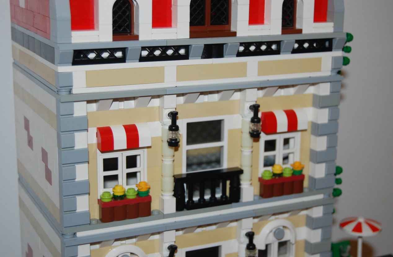 moc_parisian_restaurant_pic10.jpg