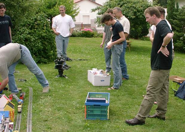 2001-07-22-gruppe-garten-01.jpg