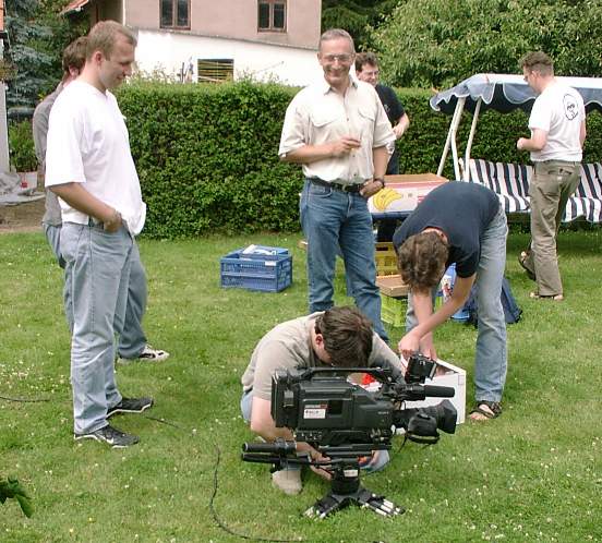 2001-07-22-gruppe-garten-03.jpg