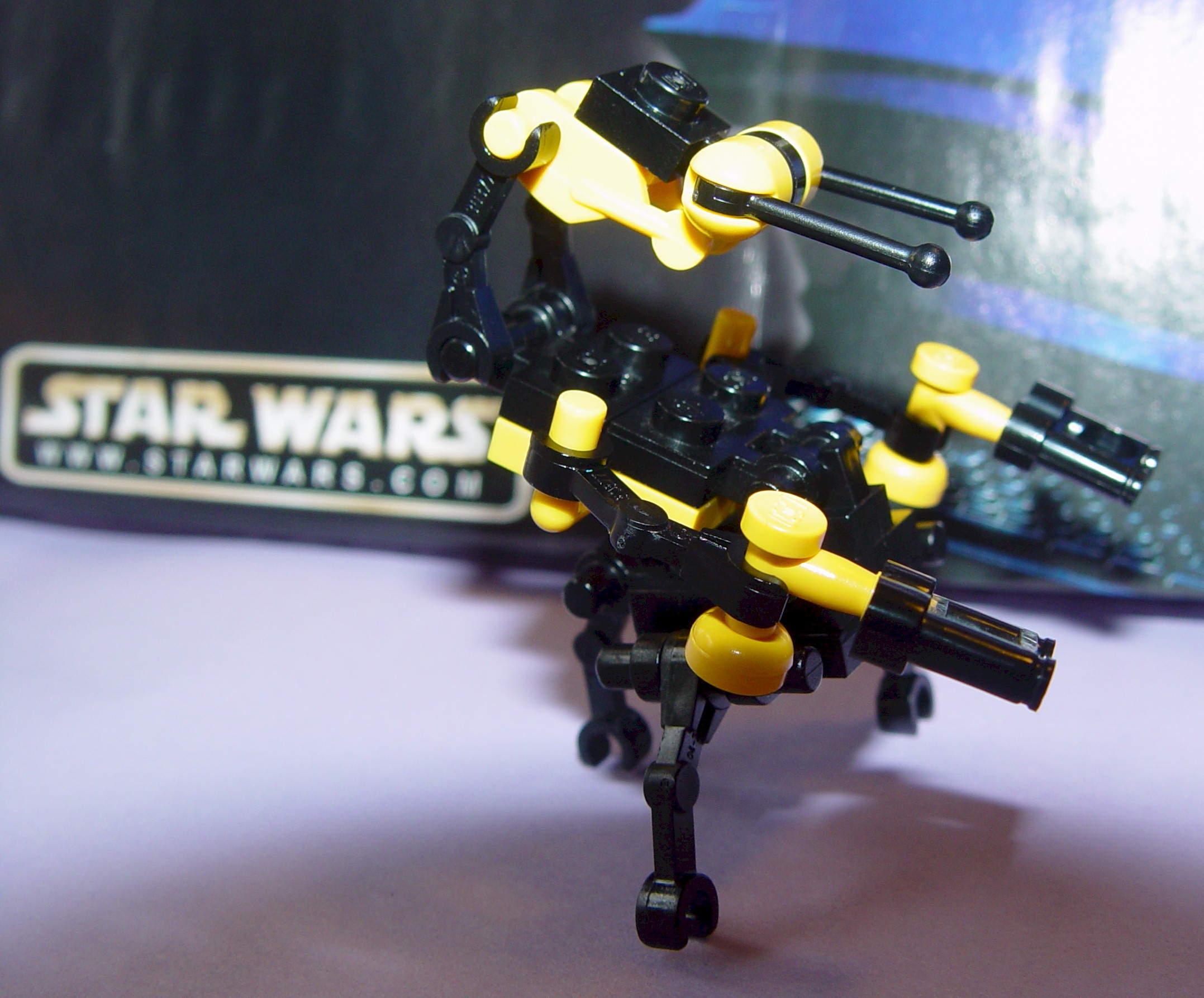 droid_black_w_yellow.jpg
