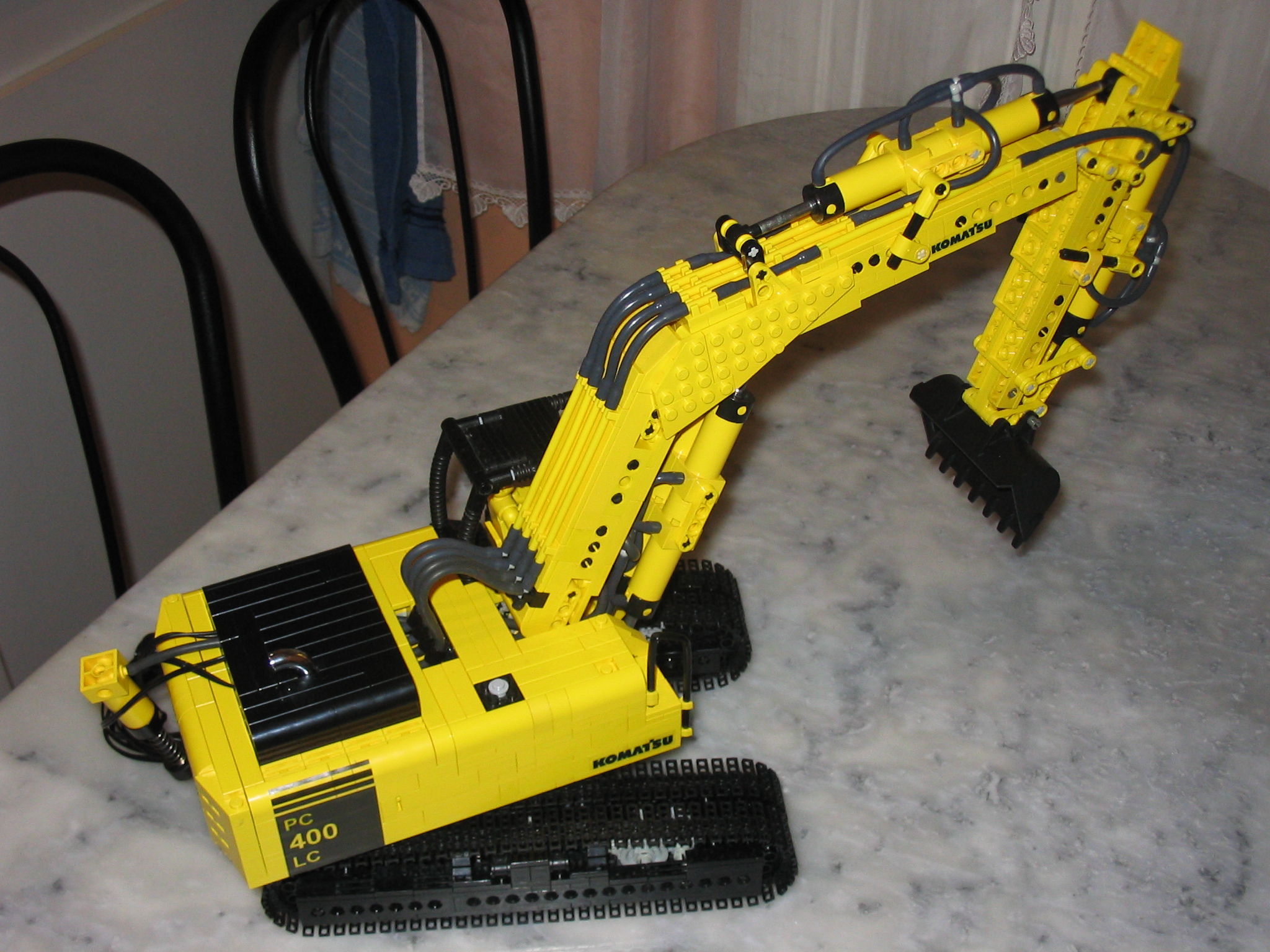 excavtor_komatsu_2.jpg