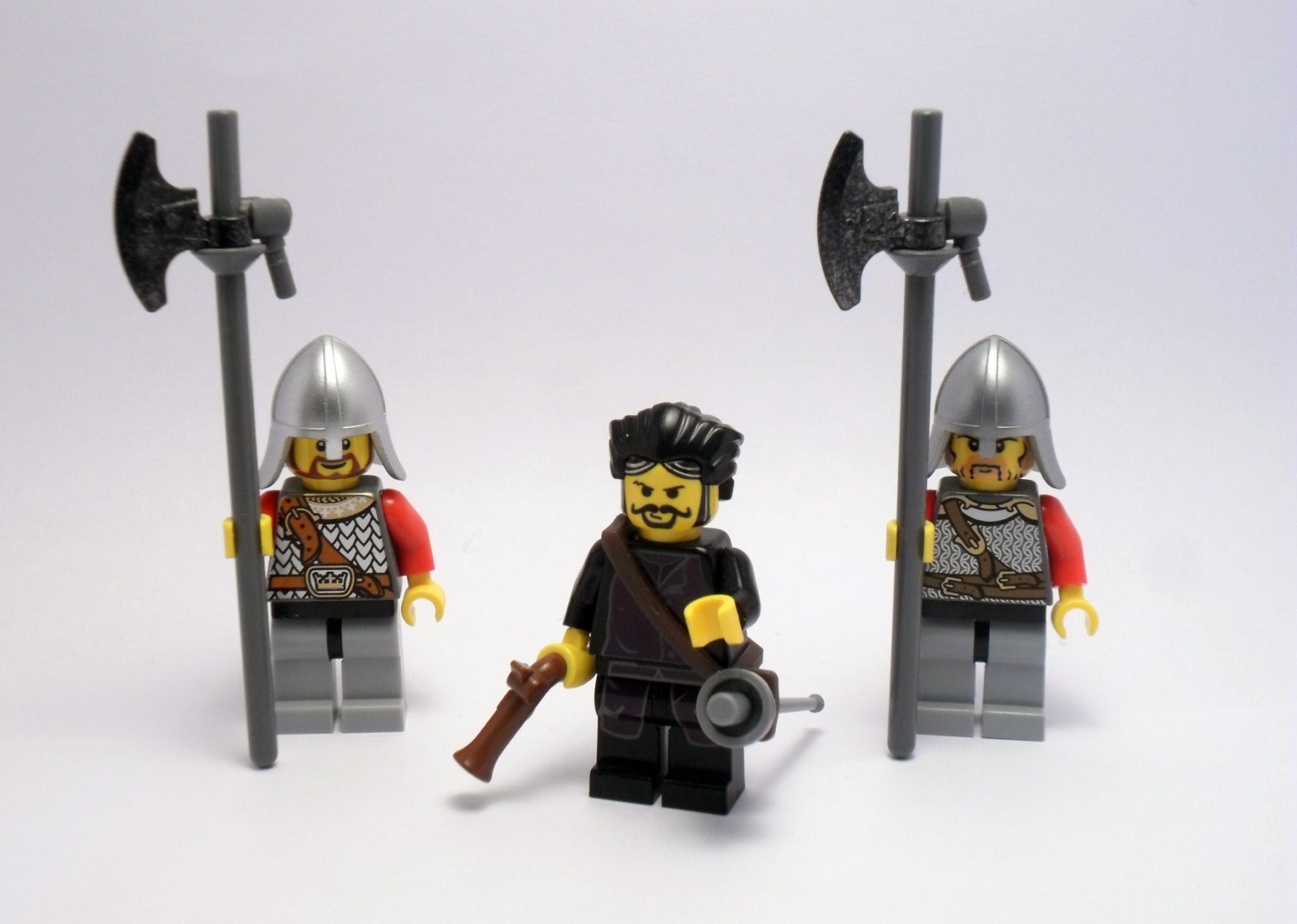 19_clotaldo_y_guardias.jpg