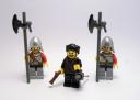 19_clotaldo_y_guardias.jpg