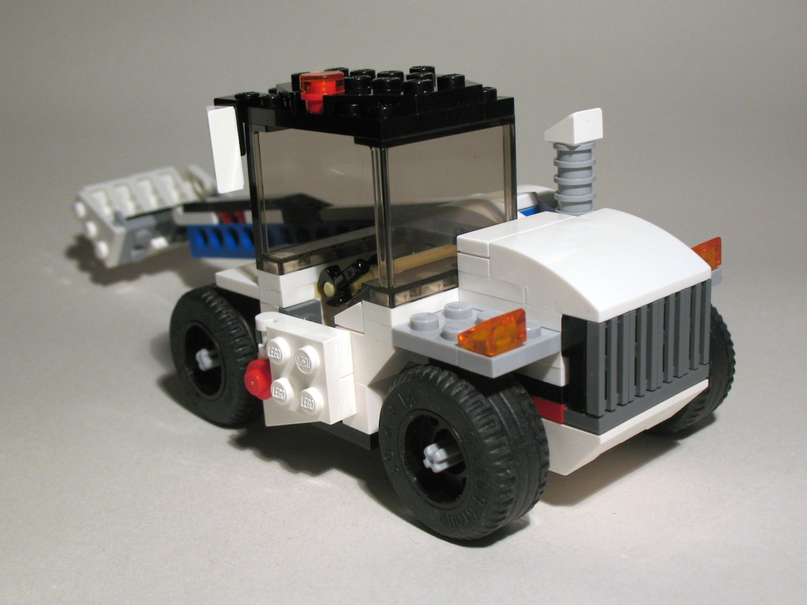 31006_frontloader_04.jpg