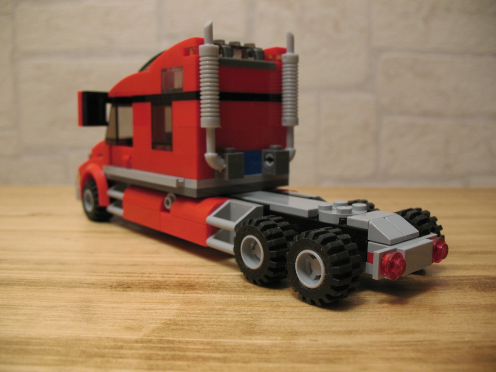 redlegotruckclone_04.jpg