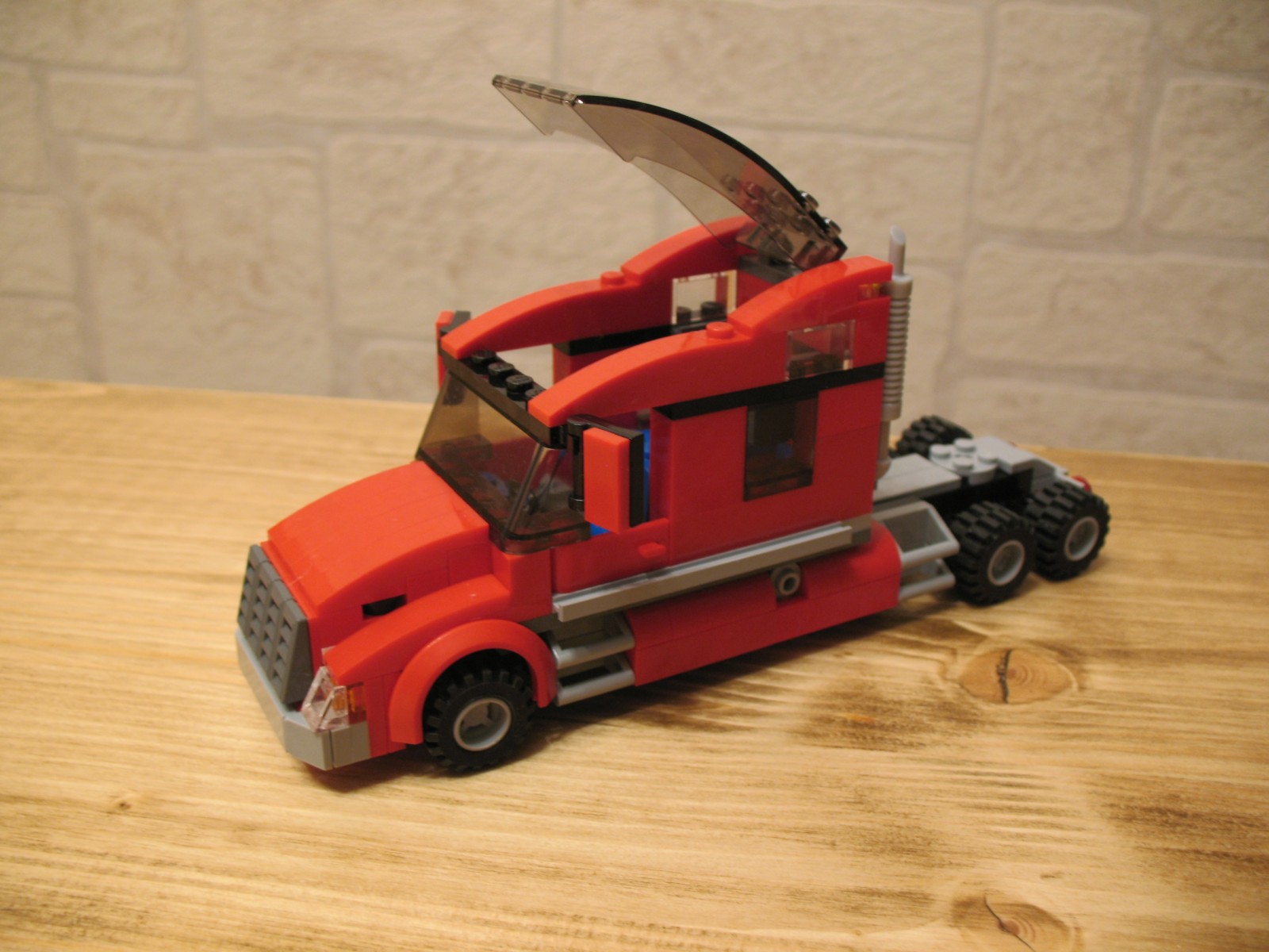 redlegotruckclone_05.jpg