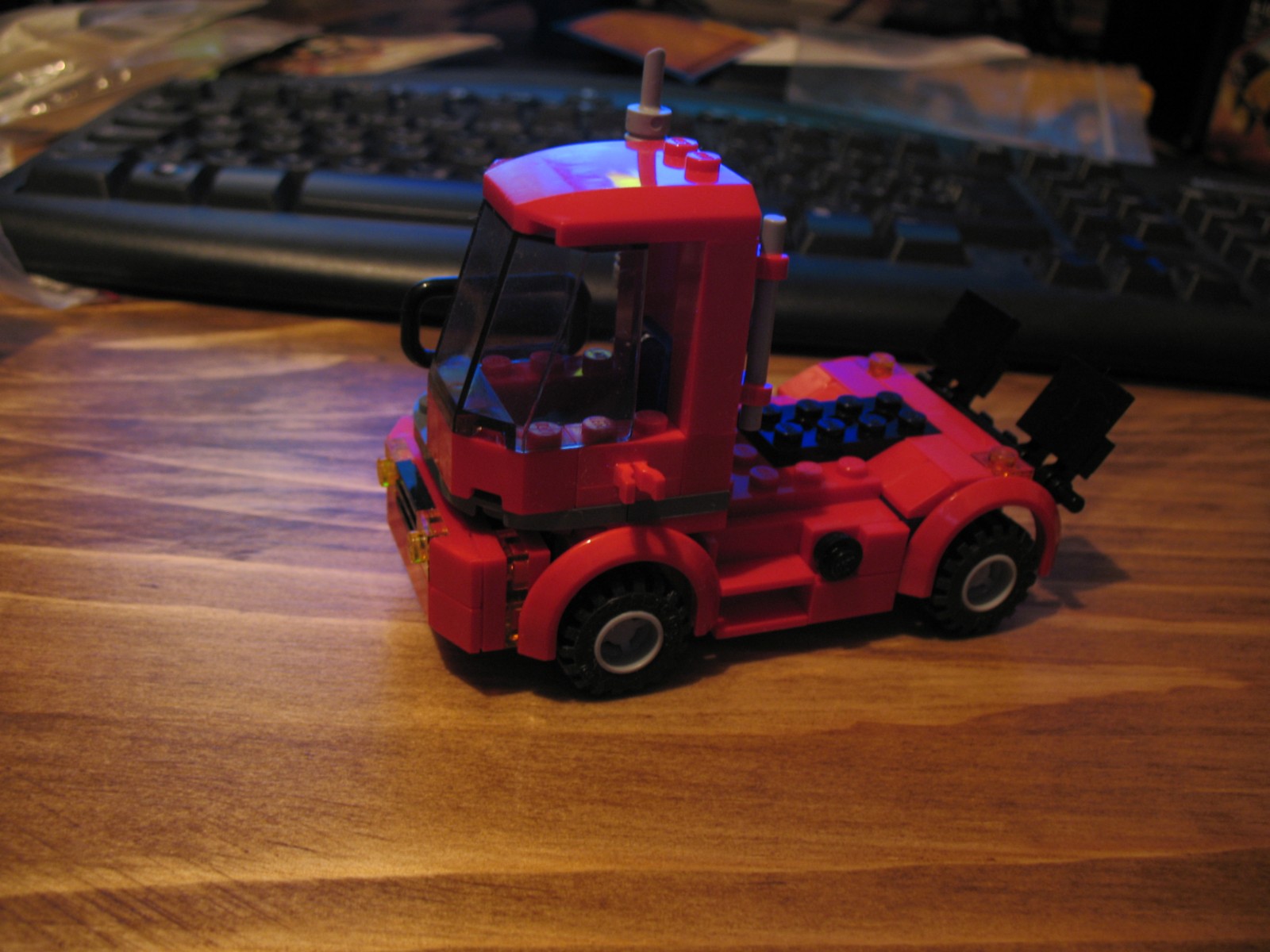 redlegomaersktruckclone_01.jpg