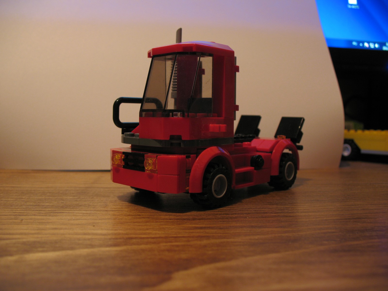 redlegomaersktruckclone_03.jpg