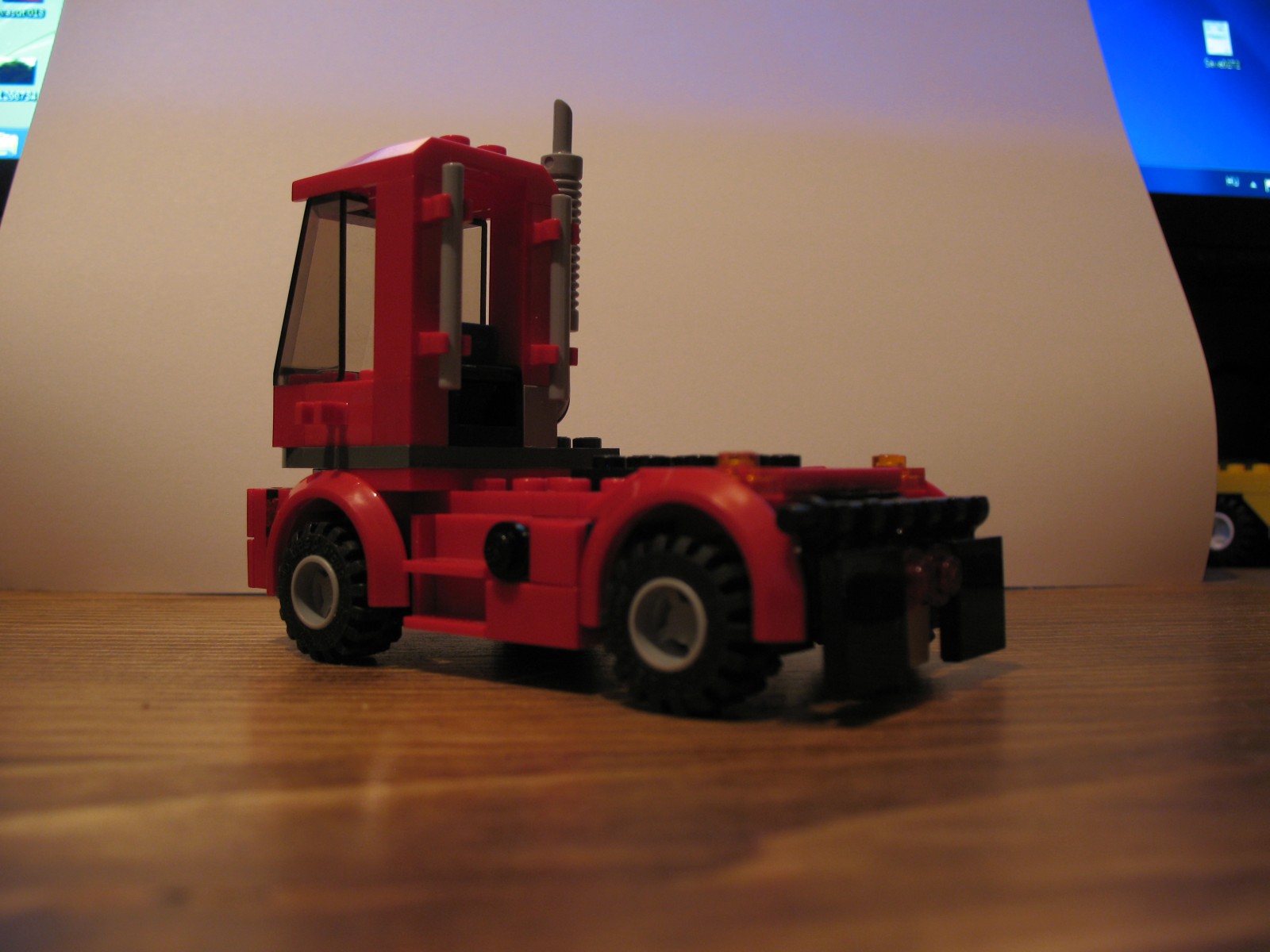 redlegomaersktruckclone_09.jpg