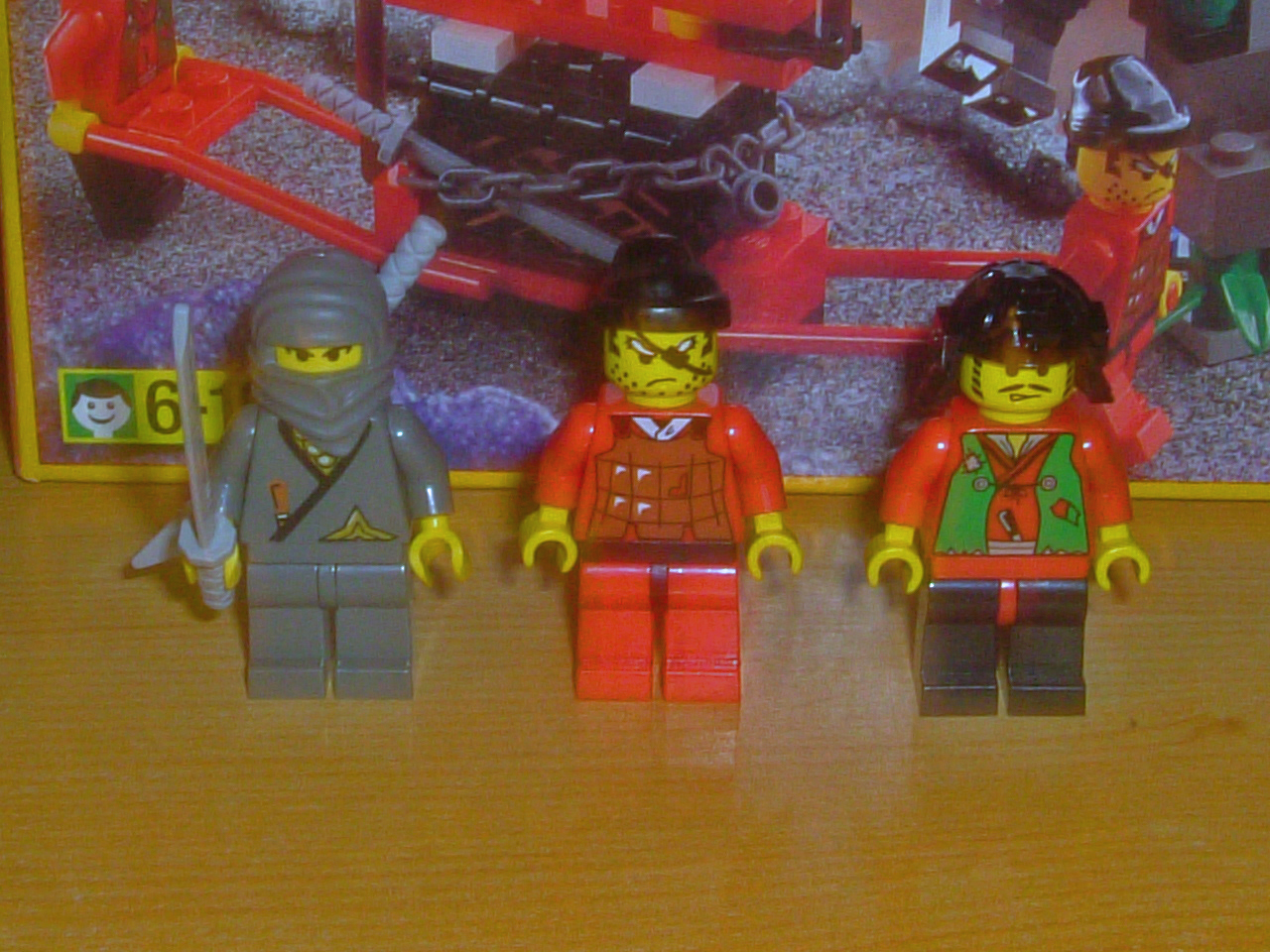 6033_minifigs.jpg