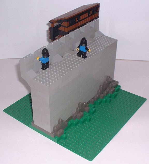 wall-with-hourd04.jpg