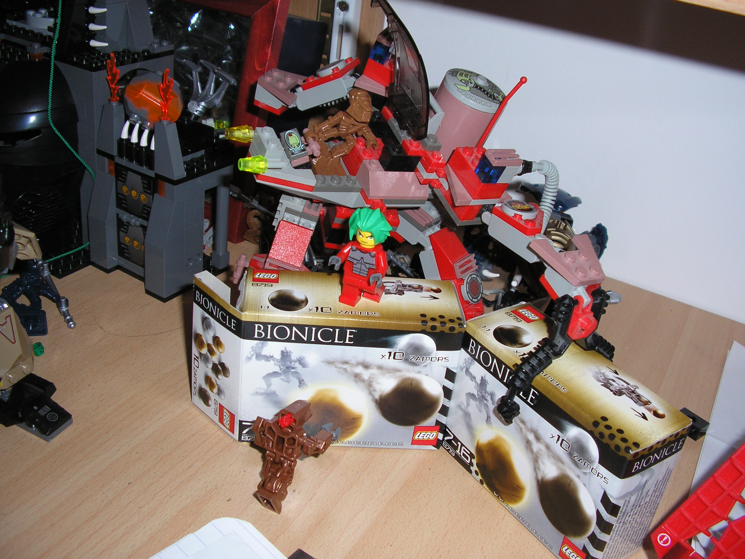 006_desk.jpg