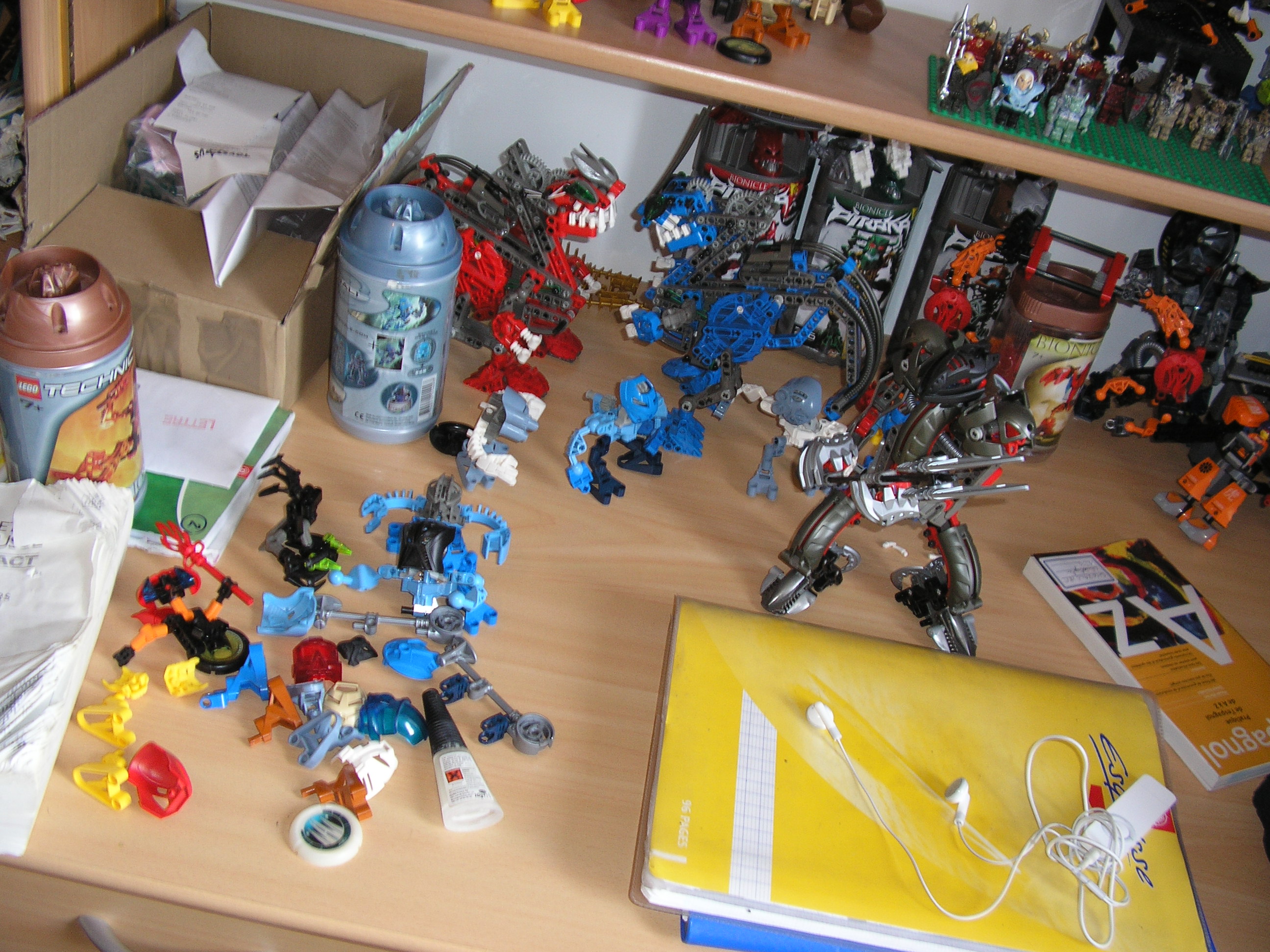010_desk.jpg