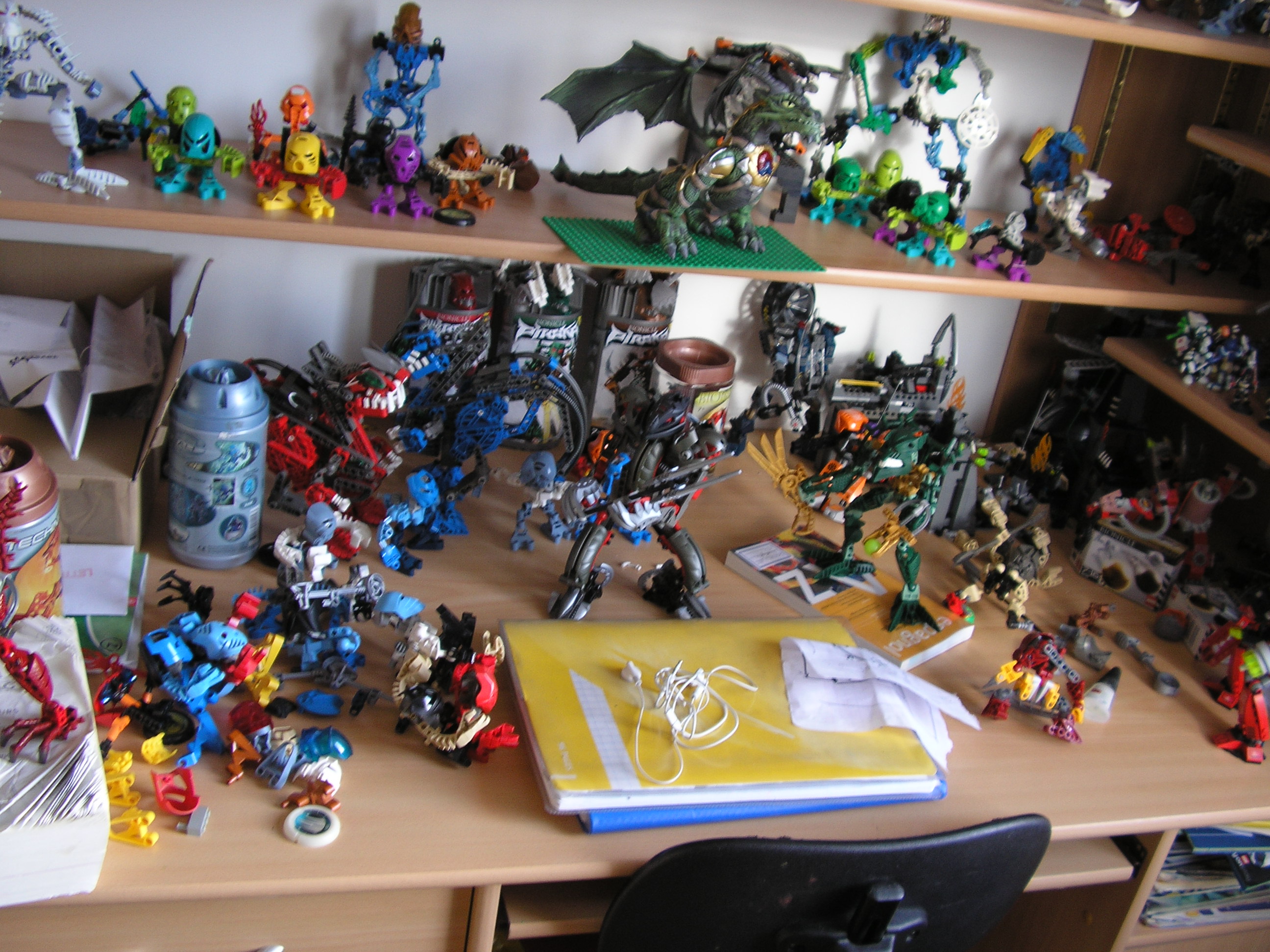013_desk.jpg