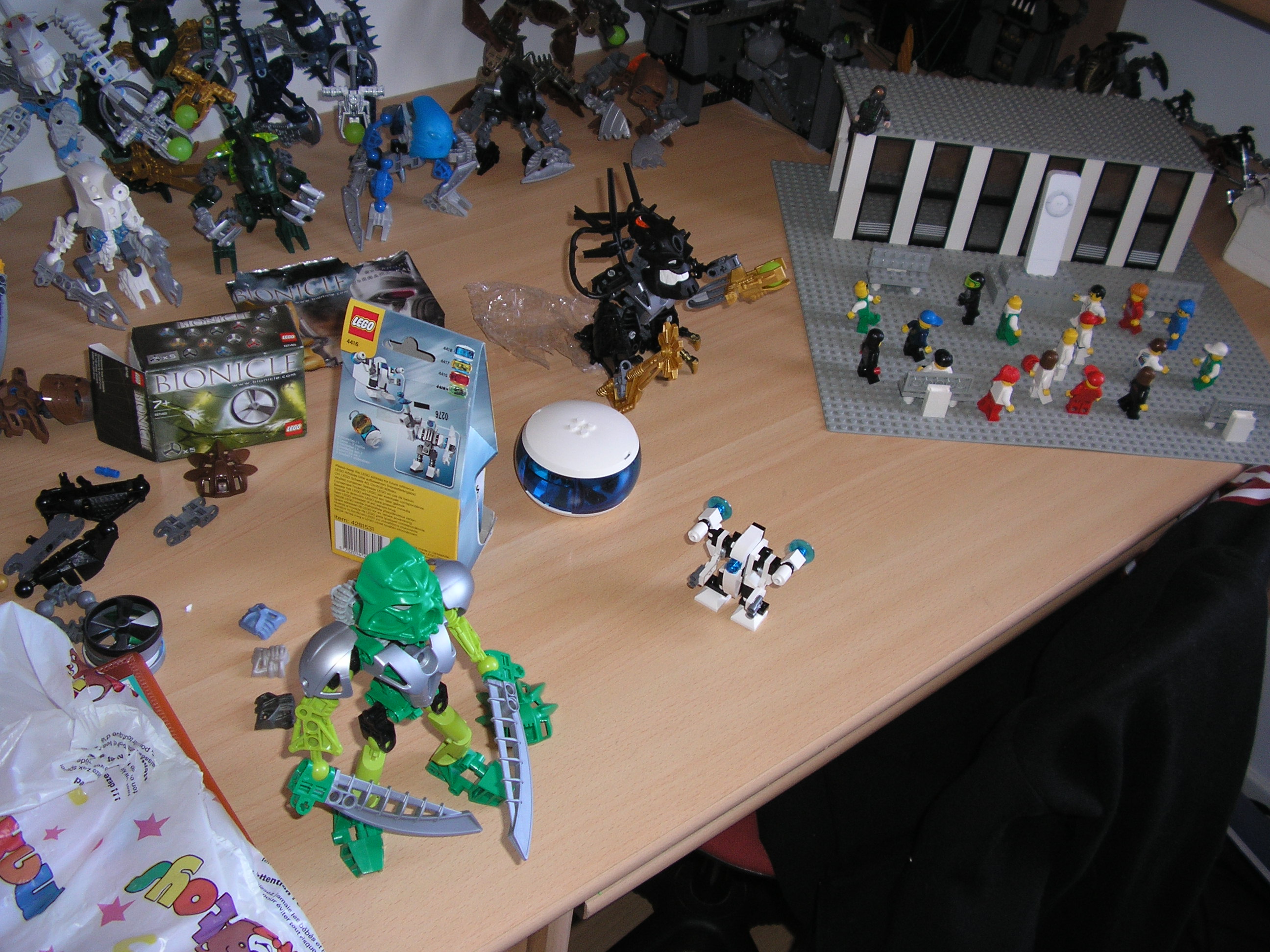 015_desk.jpg