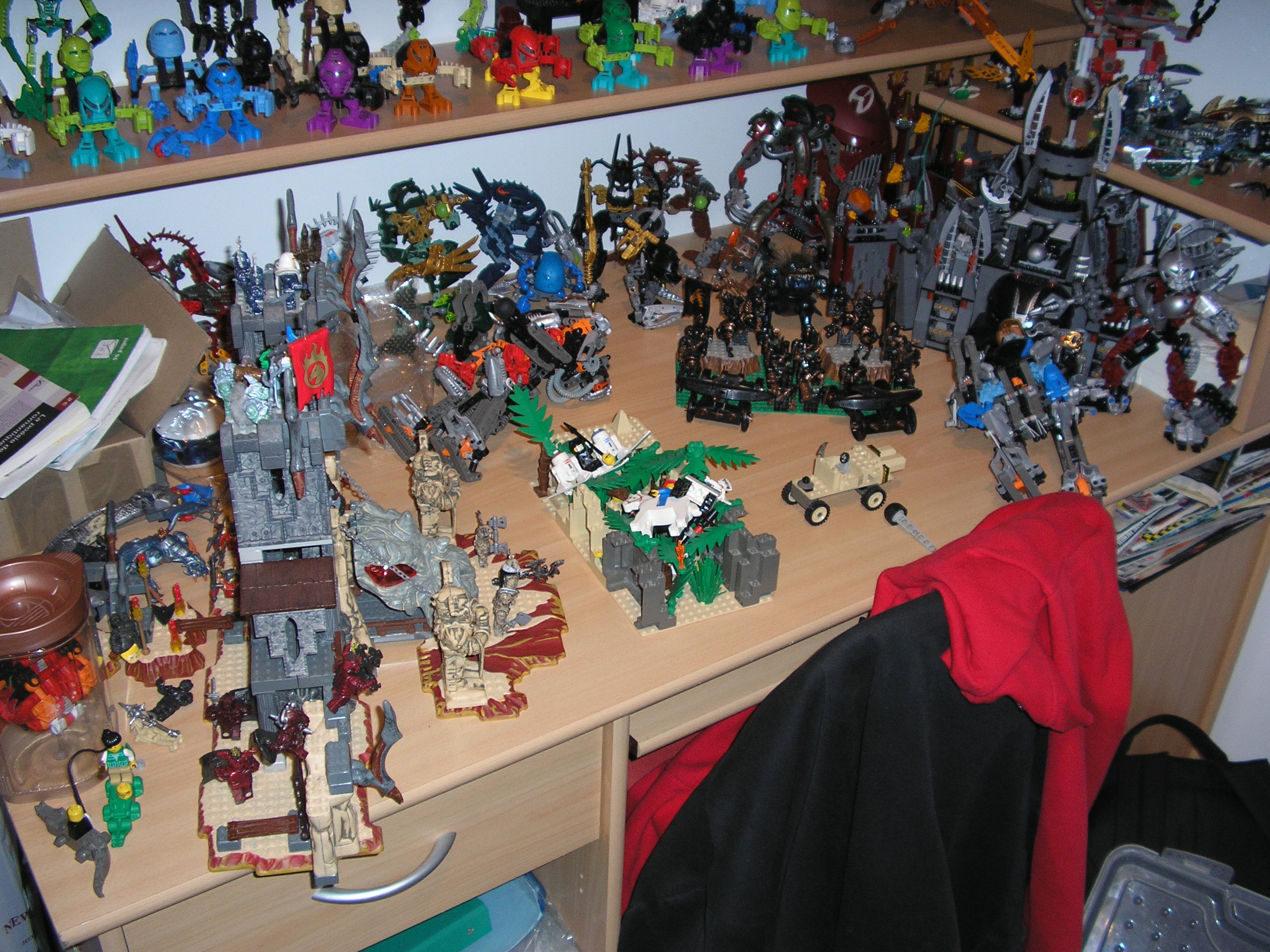 016_desk.jpg