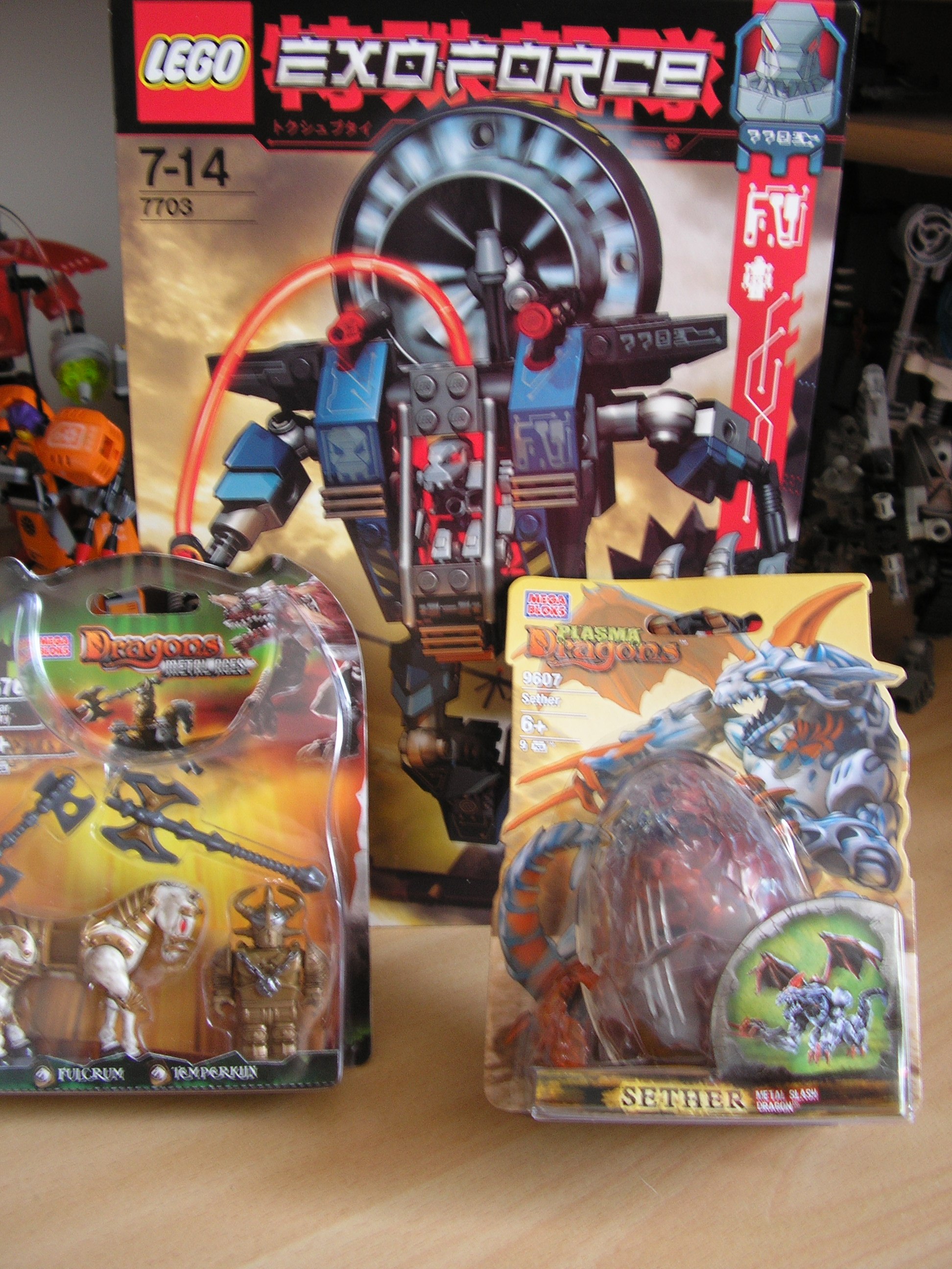 megabloks_9607__9676_and_lego_7703_02.jpg
