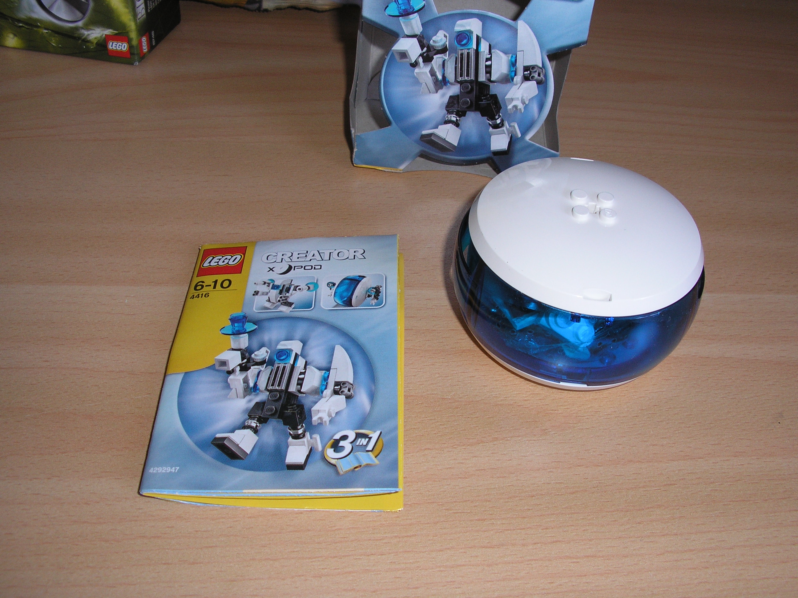 011_4416_xpod_robots.jpg