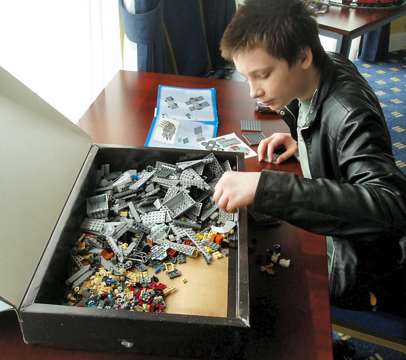 easterconlego01.jpg