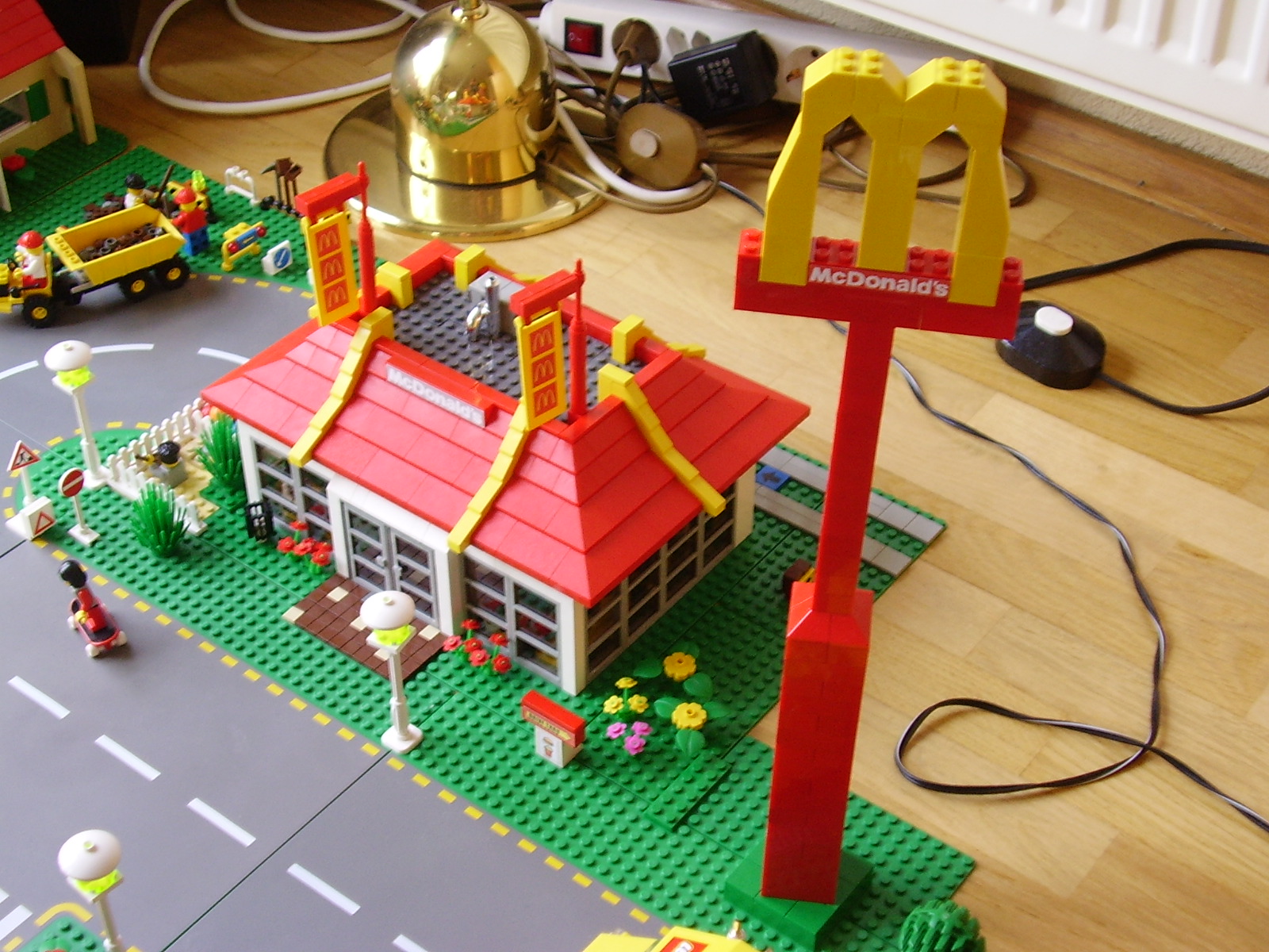 00mcdonalds.jpg