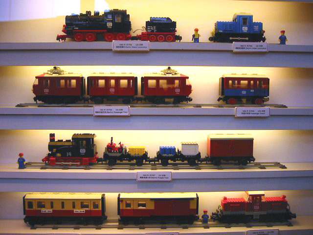 10.trains.jpg