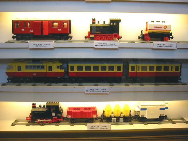 13.trains.jpg