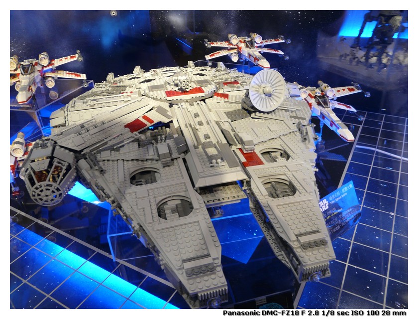 12.millennium_falcon.10179.jpg