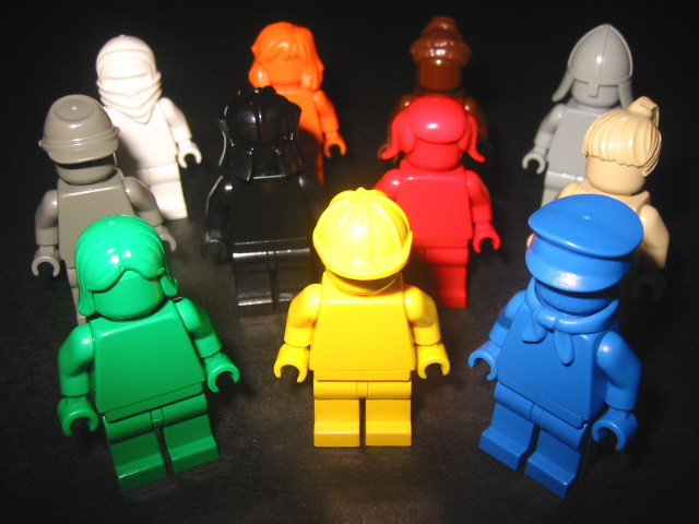 01.color.minifigs.jpg