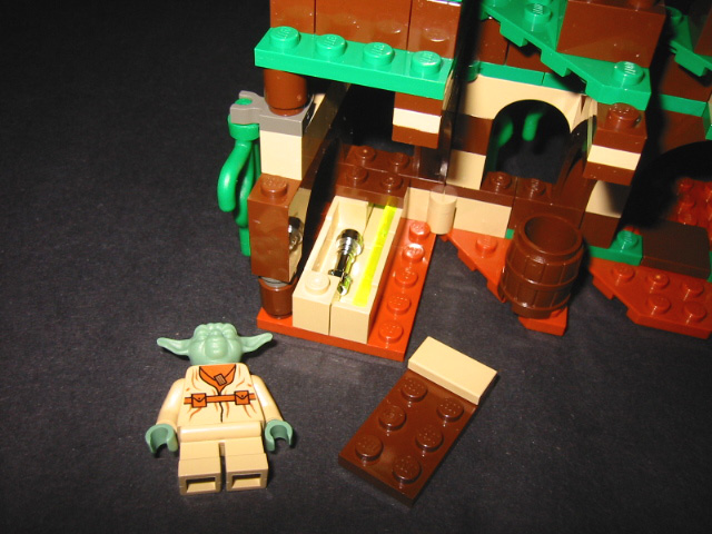 09.4502.yoda.hut.secrete.jpg