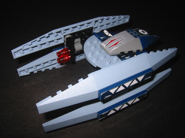 06.7256.jedi.starfighter.and.vulture.droid.jpg
