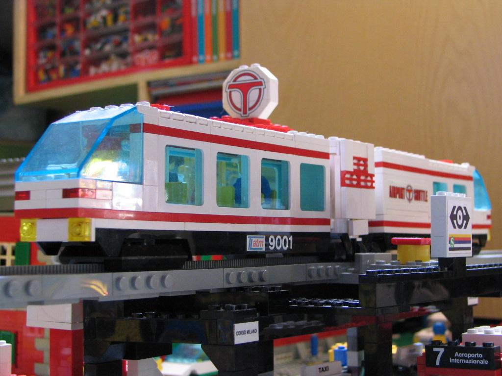 monorail1.jpg