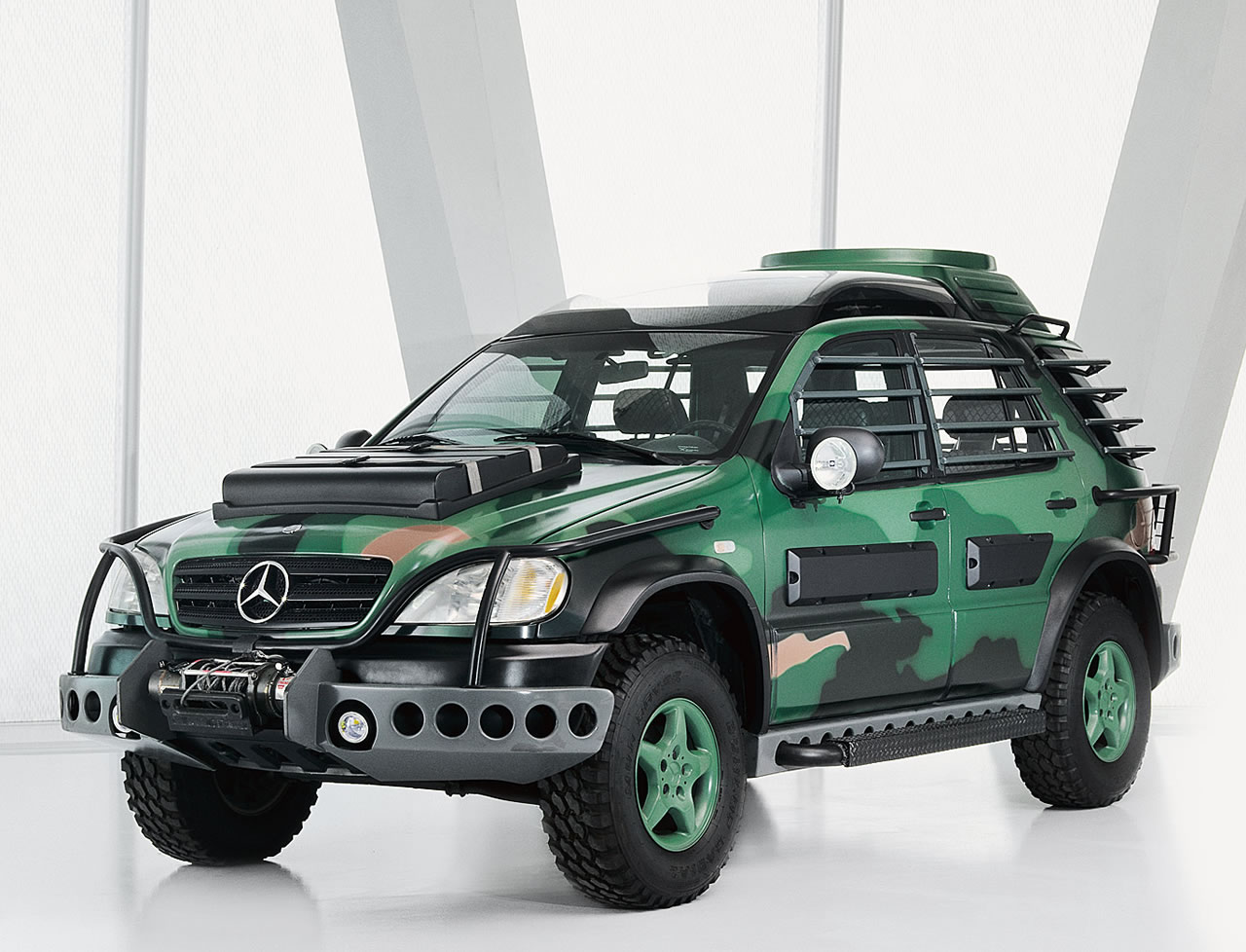 31_mercedes_benz_m_class_jurassic_park.jpg