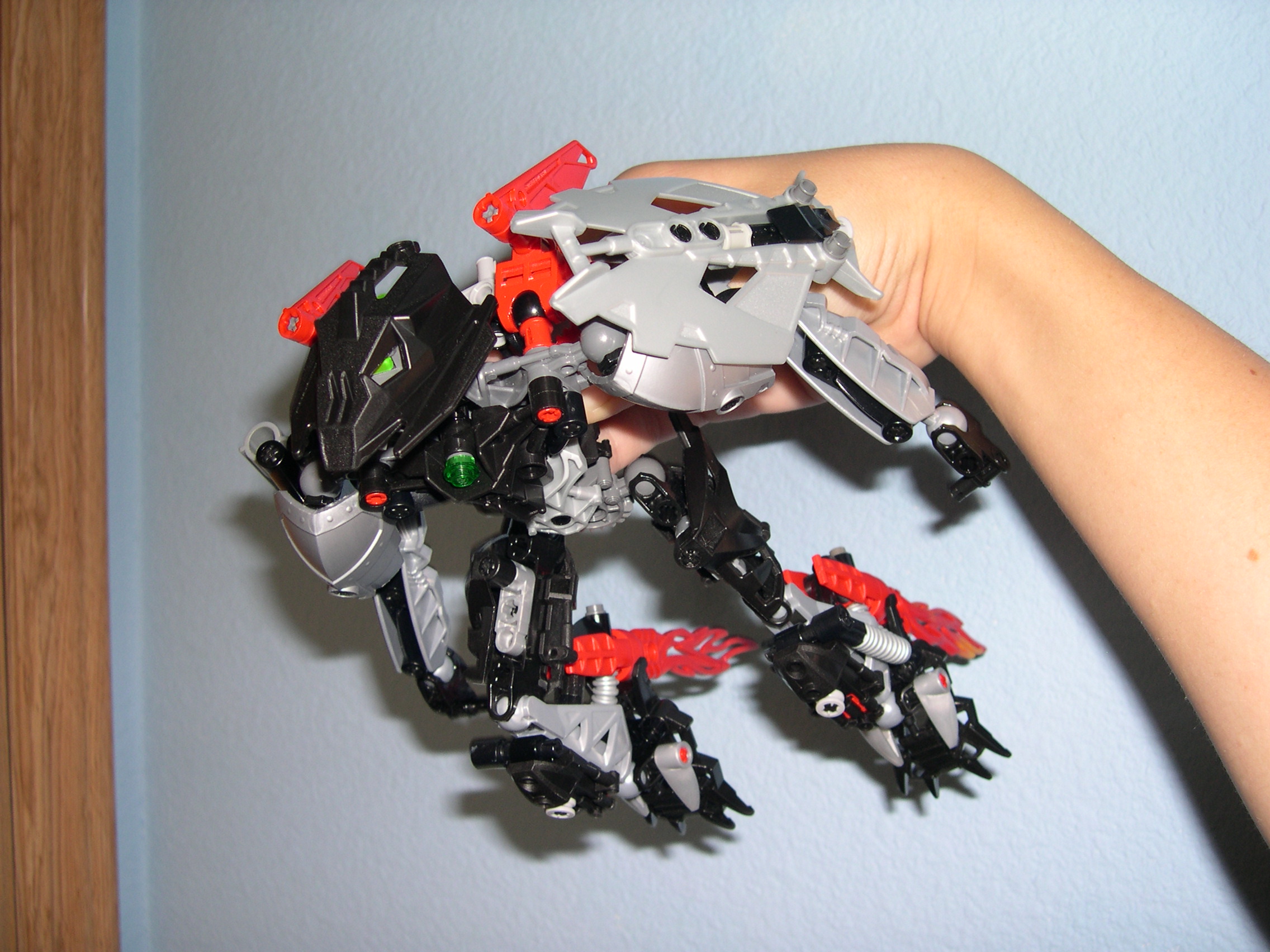 onua_flying.jpg