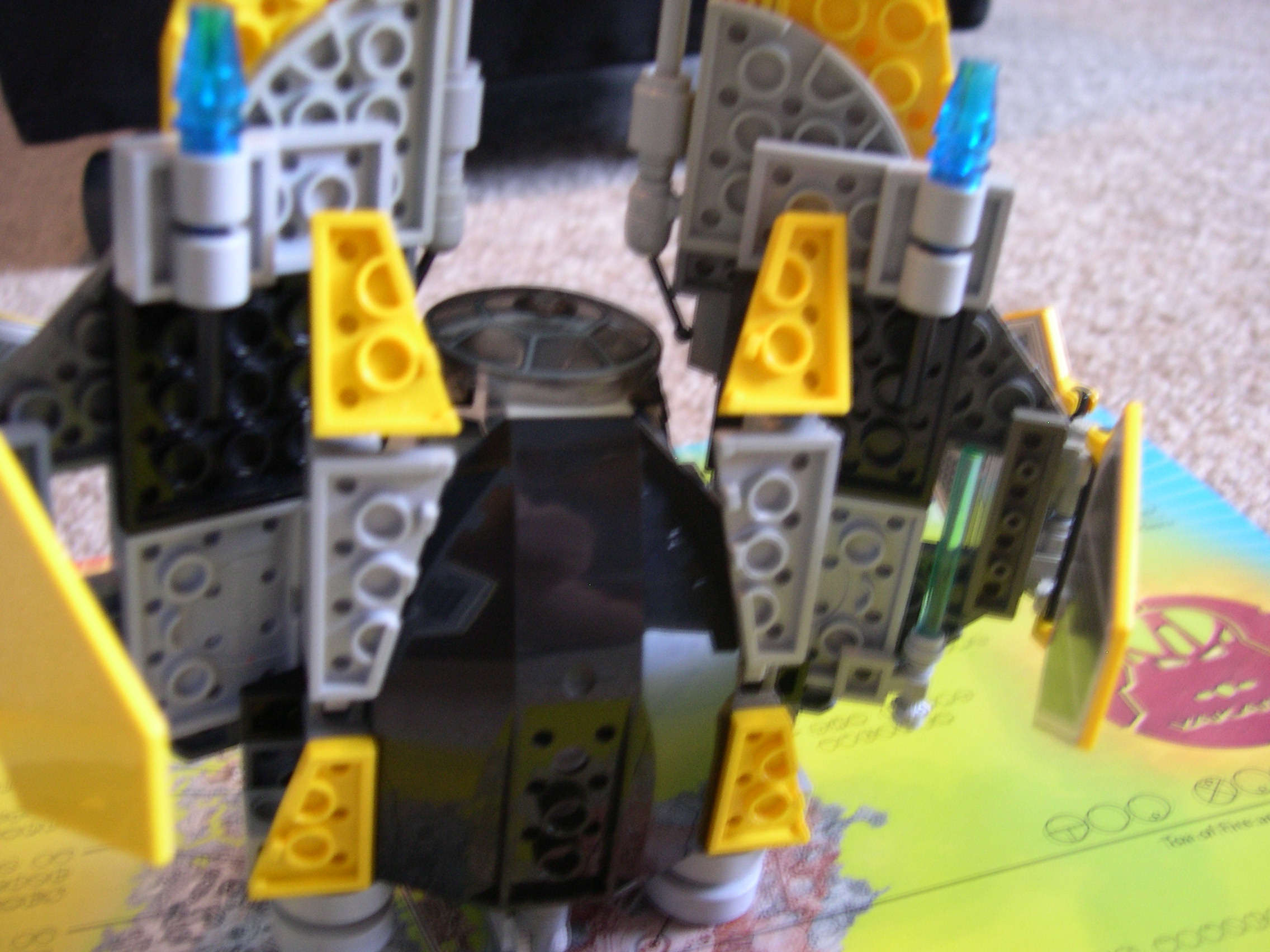 flick-fire_missiles_and_lightsaber_holder.jpg
