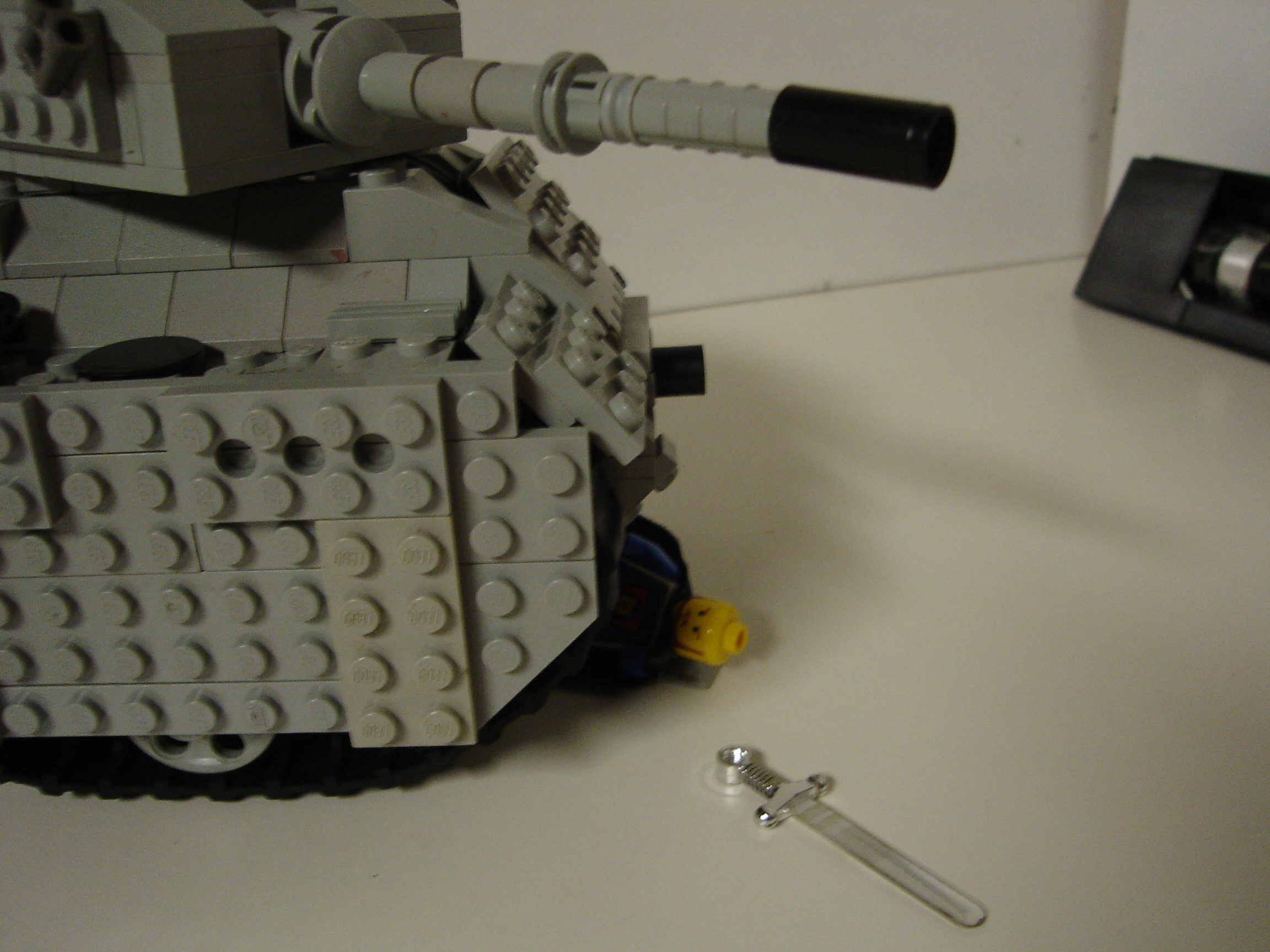 armoured_tank_5_scale_to_minifig.jpg